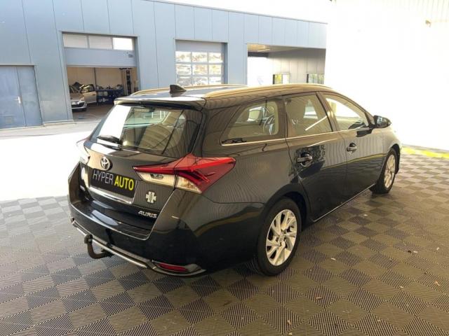 Toyota Auris image 8