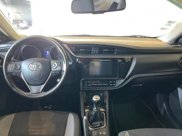 Toyota Auris image 9