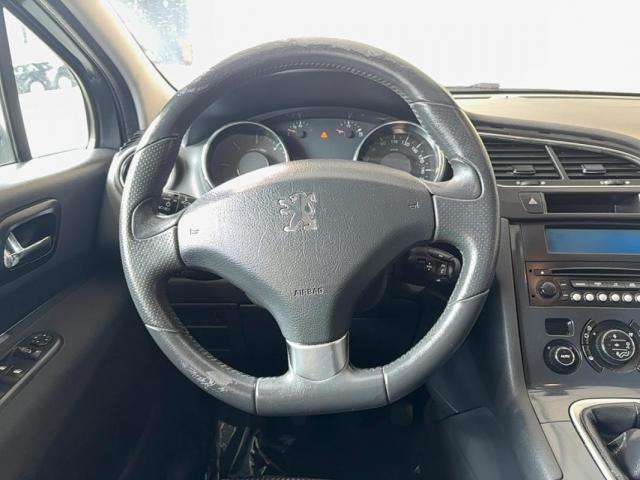 Peugeot 5008 image 1