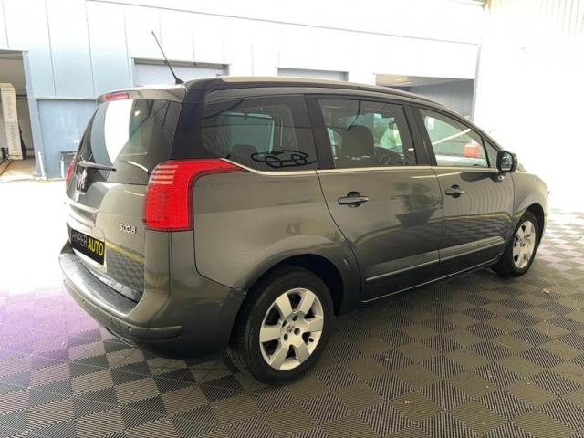 Peugeot 5008 image 2
