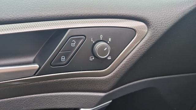 Volkswagen Golf image 9
