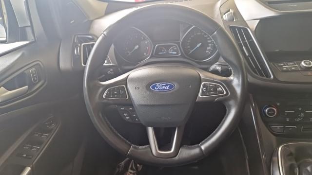 Ford Kuga image 5