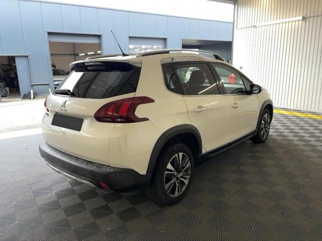 Peugeot 2008 image 2