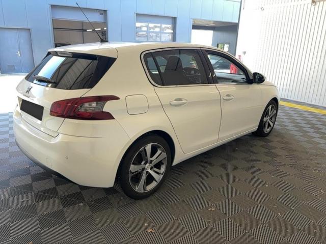Peugeot 308 image 1