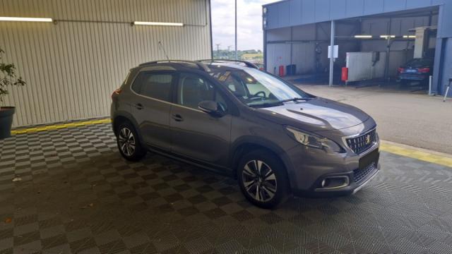 Peugeot 2008 image 2