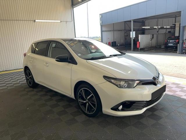 Toyota Auris image 9
