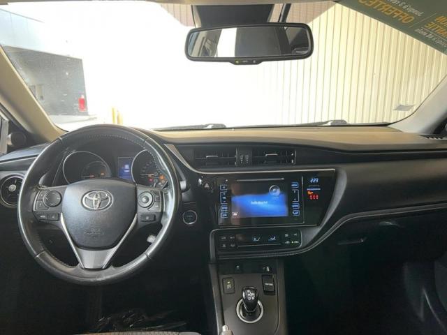 Toyota Auris image 1