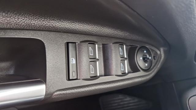Ford Kuga image 8