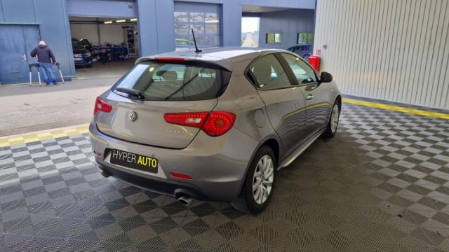 Alfa Romeo Giulietta image 5