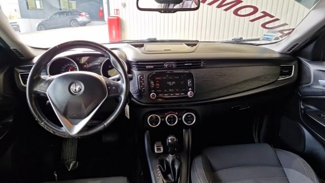 Alfa Romeo Giulietta image 9