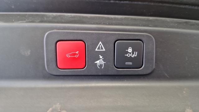 Peugeot 5008 image 1