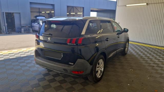 Peugeot 5008 image 1