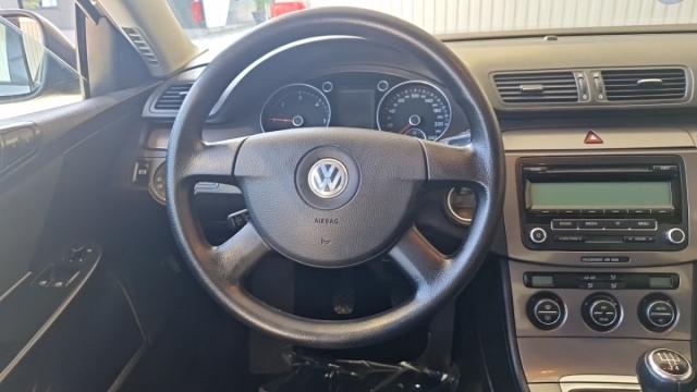 Volkswagen Passat image 9