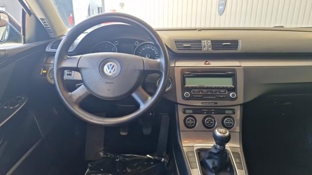 Volkswagen Passat image 1