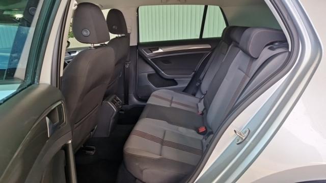 Volkswagen Golf image 9