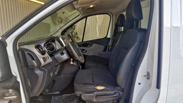 Renault Trafic image 2