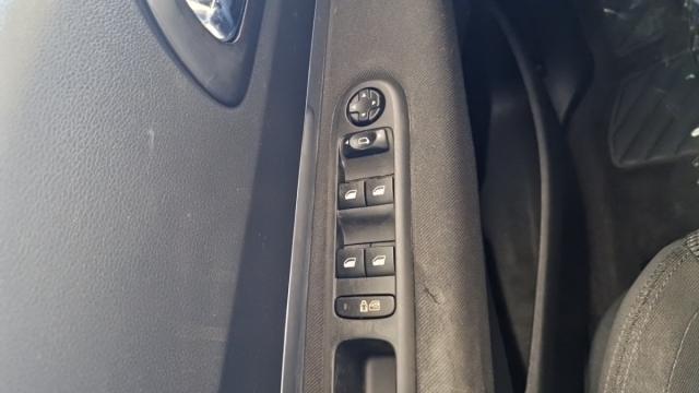 Peugeot 5008 image 9