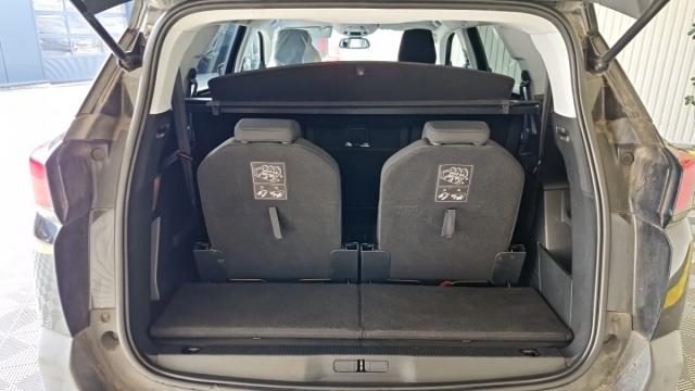 Peugeot 5008 image 1