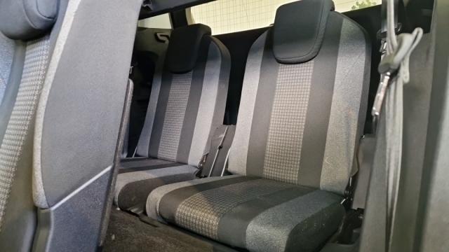 Peugeot 5008 image 9