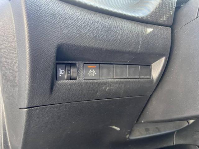 Peugeot 208 image 8
