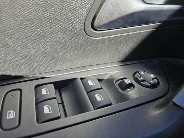 Peugeot 2008 image 2
