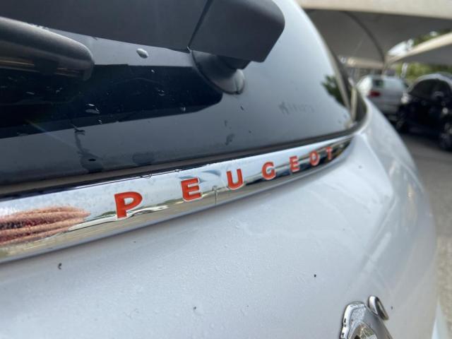 Peugeot 208 image 2