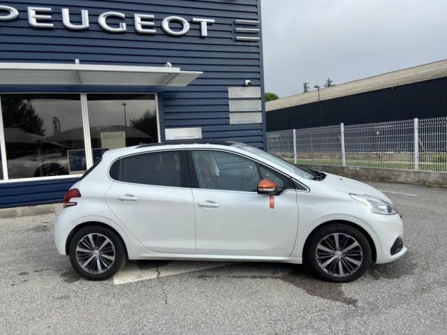 Peugeot 208 image 5