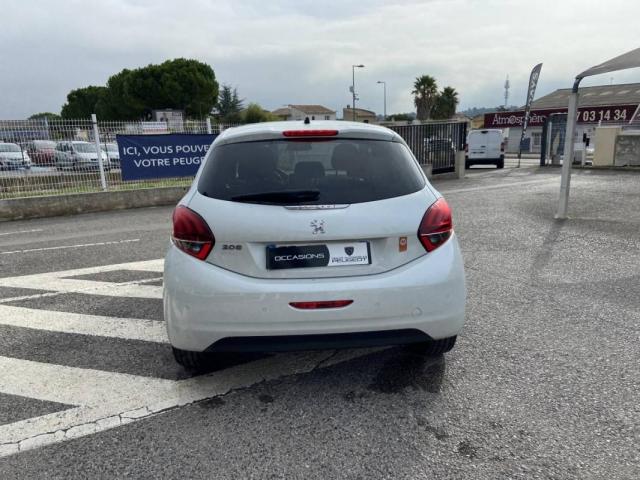 Peugeot 208 image 1