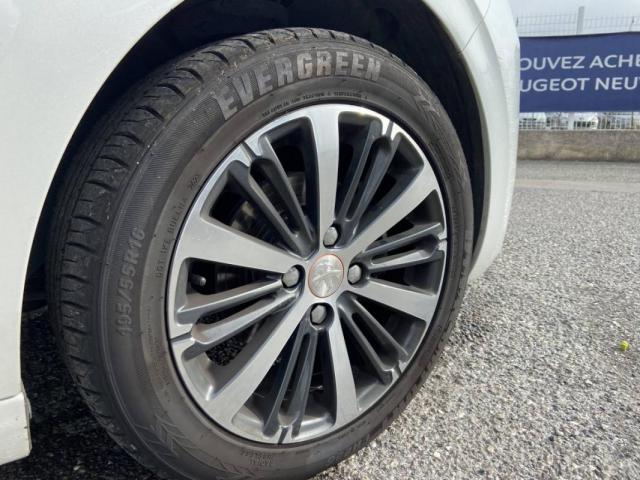 Peugeot 208 image 3