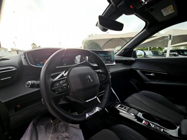 Peugeot 2008 image 1