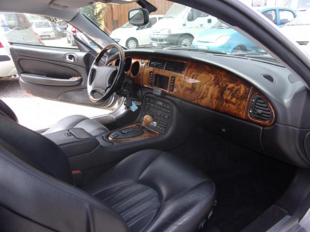 Jaguar Xk8 image 9
