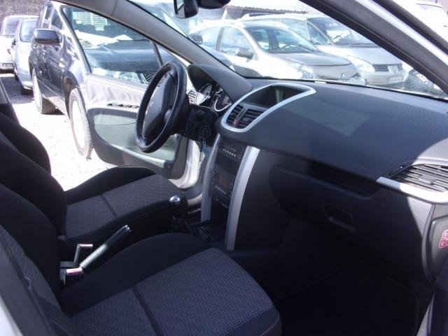 Peugeot 207 image 8