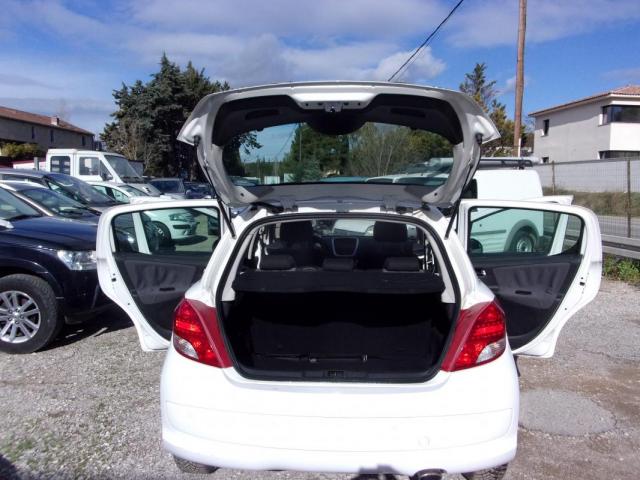 Peugeot 207 image 9