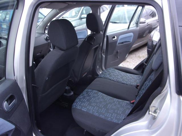 Ford Fusion image 3