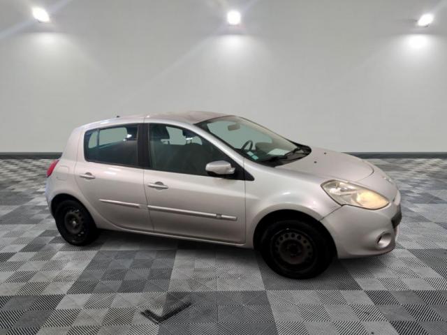 Renault Clio image 2