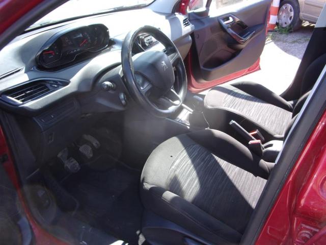 Peugeot 208 image 2