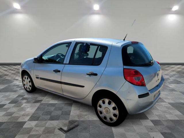 Renault Clio image 2