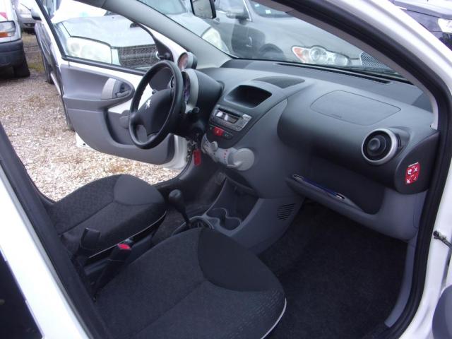 Peugeot 107 image 1
