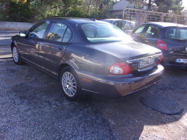 Jaguar X-Type image 6