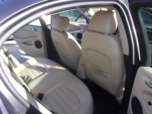 Jaguar X-Type image 7