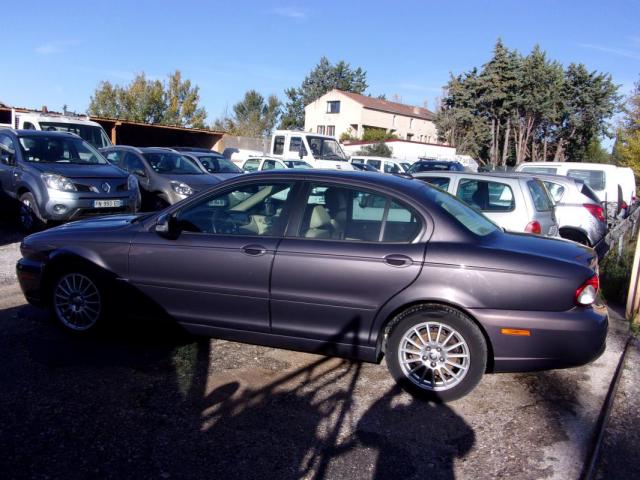 Jaguar X-Type image 2