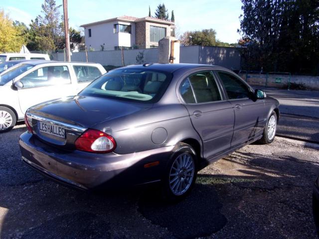 Jaguar X-Type image 8