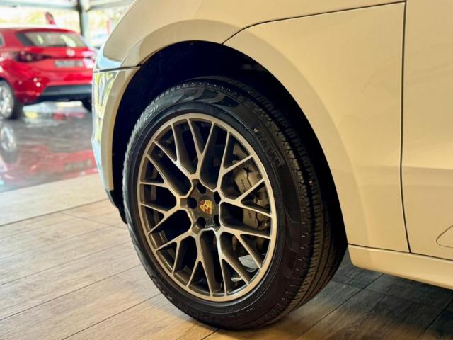Porsche Macan image 1