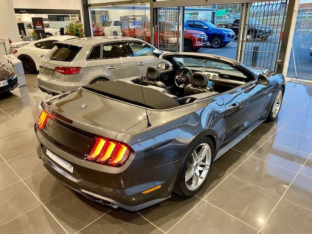 Ford Mustang Convertible image 3