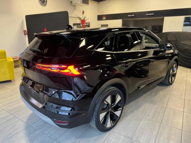 Mitsubishi Grandis image 7