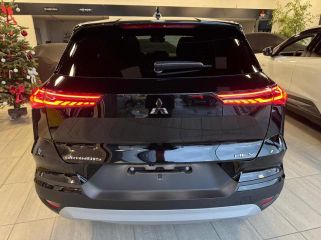 Mitsubishi Grandis image 8