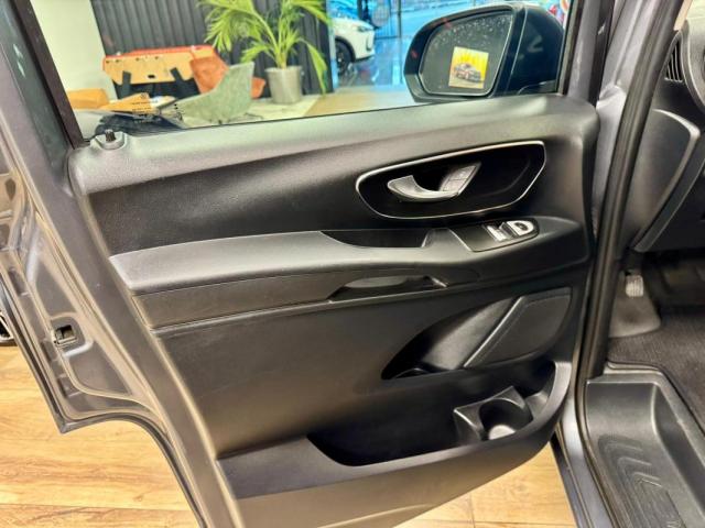 Mercedes Benz Vito Mixto image 5