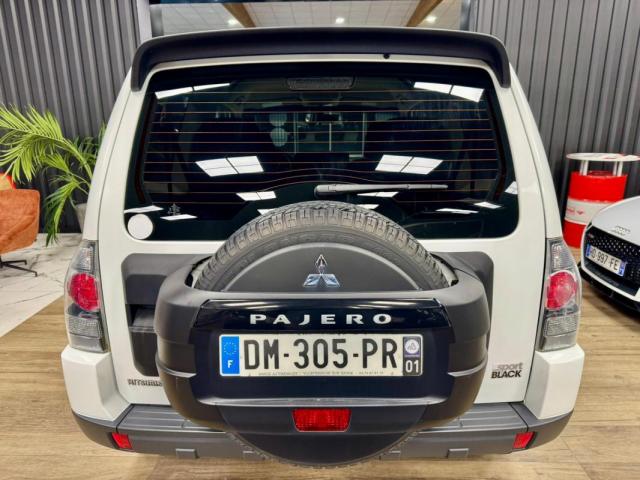 Mitsubishi Pajero image 2