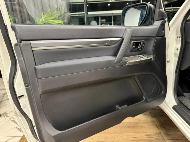 Mitsubishi Pajero image 5