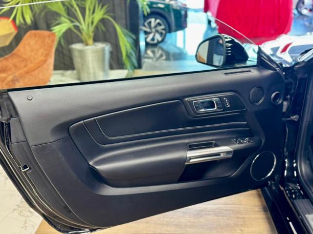 Ford Mustang image 8